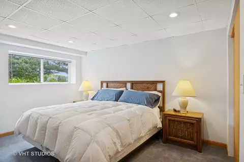 Bedroom - 2223 Barrett Dr, Algonquin, IL 60102 photo 5 of 6