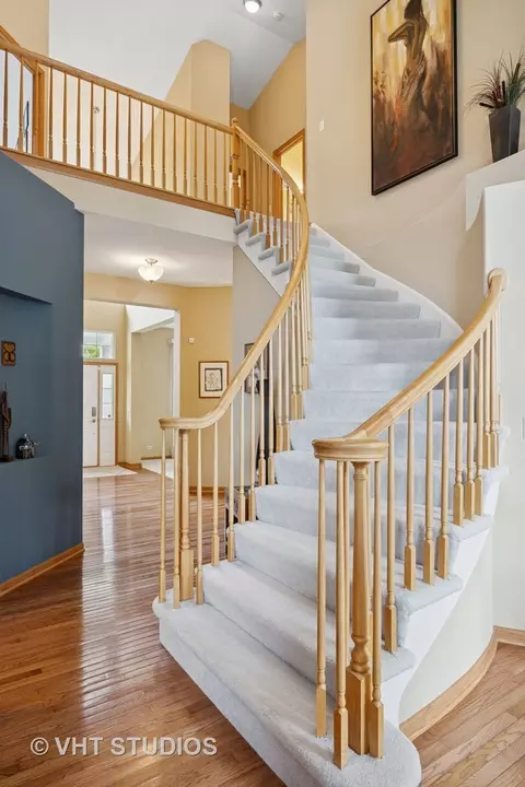 Entry Way - 2223 Barrett Dr, Algonquin, IL 60102 photo 2 of 2