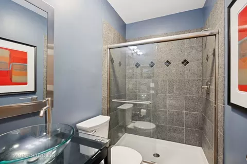 Bath - 2223 Barrett Dr, Algonquin, IL 60102 photo 1 of 4