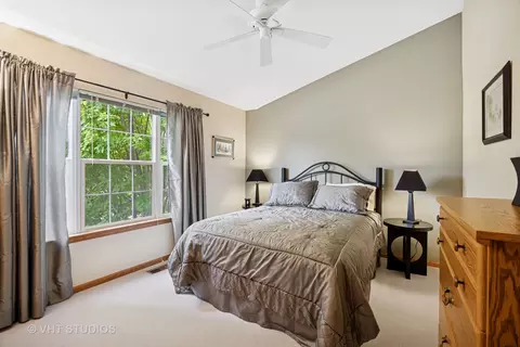 Bedroom - 2223 Barrett Dr, Algonquin, IL 60102 photo 2 of 6