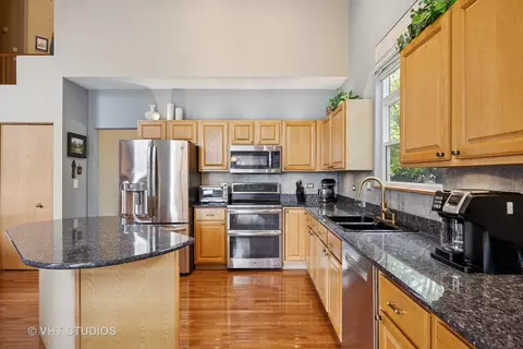 Kitchen - 2223 Barrett Dr, Algonquin, IL 60102 photo 4 of 4