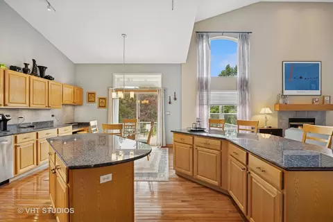 Kitchen - 2223 Barrett Dr, Algonquin, IL 60102 photo 3 of 4