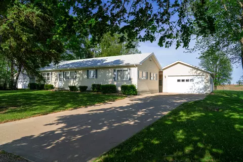 2056 Peek Home Rd, Dixon, IL 61021