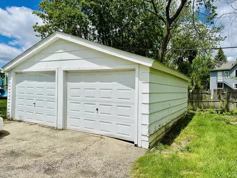 Exterior - 558 Franklin Blvd, Elgin, IL 60120 photo 2 of 3