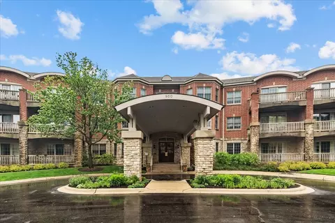 950 Augusta Way #209, Highland Park, IL 60035