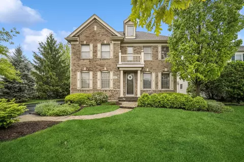 3880 Linneman St, Glenview, IL 60025