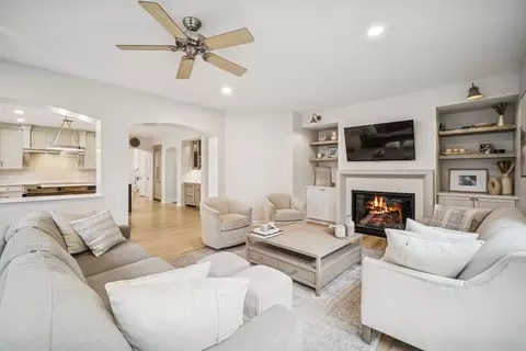3880 Linneman St, Glenview, IL 60025 photo 10