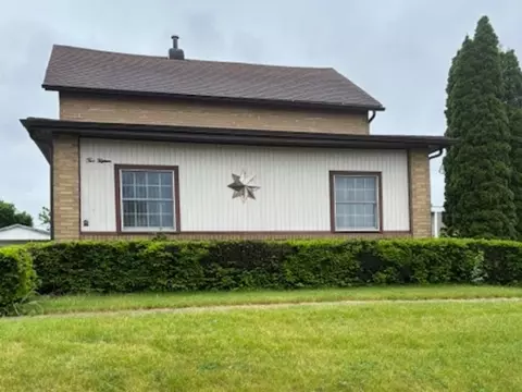 215 W Cleveland St, Spring Valley, IL 61362