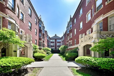 226 N Oak Park Ave #3N, Oak Park, IL 60302