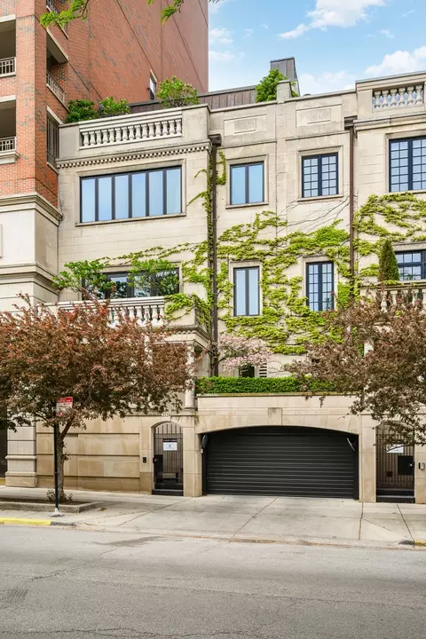 2124 N Lincoln Park W, Chicago, IL 60614