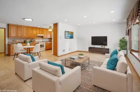 Living - 542 S Cherry St, Itasca, IL 60143 photo 6 of 8