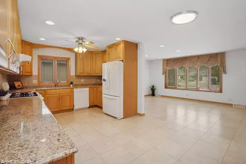 Kitchen - 542 S Cherry St, Itasca, IL 60143 photo 1 of 9