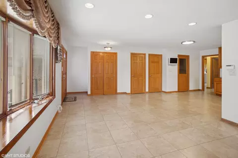 Living - 542 S Cherry St, Itasca, IL 60143 photo 3 of 8