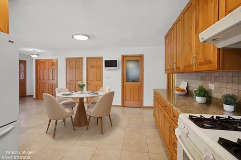 Kitchen - 542 S Cherry St, Itasca, IL 60143 photo 8 of 9