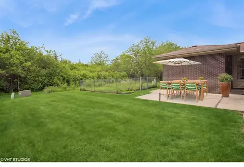 Exterior - 542 S Cherry St, Itasca, IL 60143 photo 3 of 4