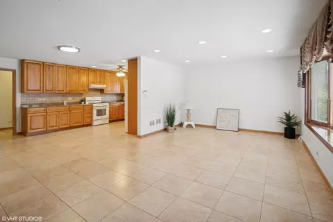 Living - 542 S Cherry St, Itasca, IL 60143 photo 5 of 8
