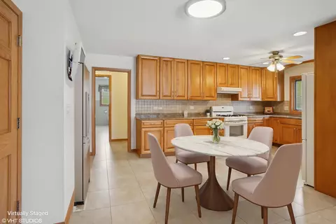 Kitchen - 542 S Cherry St, Itasca, IL 60143 photo 4 of 9