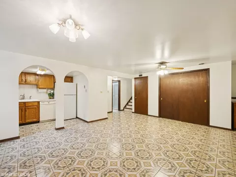 Living - 542 S Cherry St, Itasca, IL 60143 photo 8 of 8