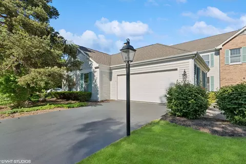 867 Downing Sq, Lincolnshire, IL 60069