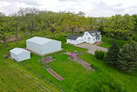 2205 Hartland Rd, Woodstock, IL 60098