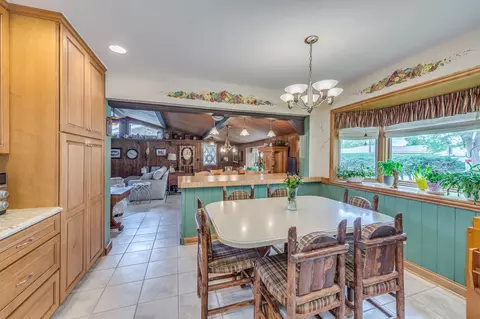 Dining - 365 S Elm St, Itasca, IL 60143 photo 4 of 5