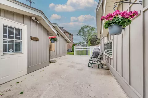 Exterior - 365 S Elm St, Itasca, IL 60143 photo 2 of 3