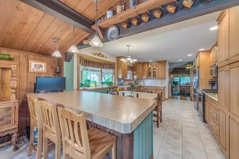 Kitchen - 365 S Elm St, Itasca, IL 60143 photo 4 of 4