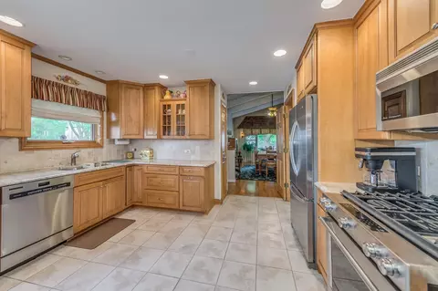 Kitchen - 365 S Elm St, Itasca, IL 60143 photo 2 of 4