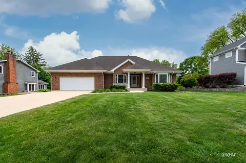 26 W365 Blackhawk Dr, Wheaton, IL 60189