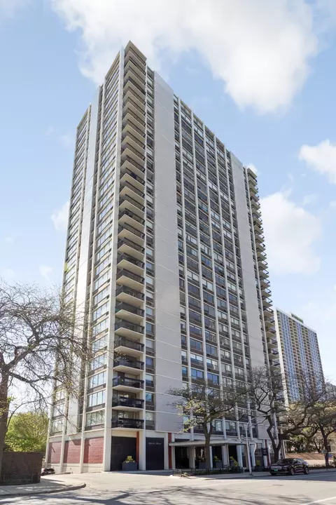 1455 N Sandburg Ter #2708, Chicago, IL 60610