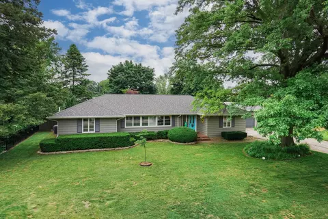 2106 E Taylor St, Bloomington, IL 61701 photo 2