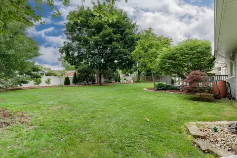 2106 E Taylor St, Bloomington, IL 61701 photo 39