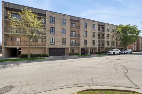 724 12th St #212, Wilmette, IL 60091