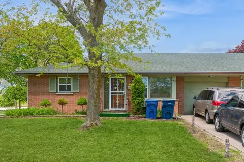 948 Carney Ave, Waukegan, IL 60085