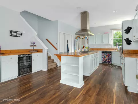 Kitchen - 1465 Teal Ct, Hoffman Estates, IL 60192 photo 3 of 3
