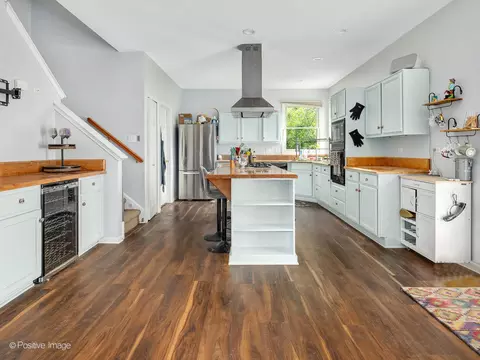 Kitchen - 1465 Teal Ct, Hoffman Estates, IL 60192 photo 1 of 3