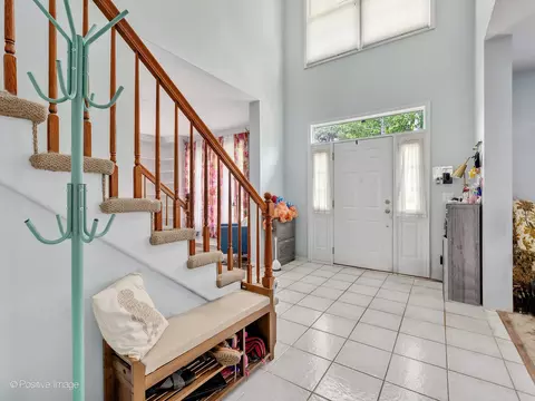 Entry Way - 1465 Teal Ct, Hoffman Estates, IL 60192 photo 1 of 1