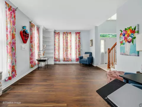 Living - 1465 Teal Ct, Hoffman Estates, IL 60192 photo 1 of 6