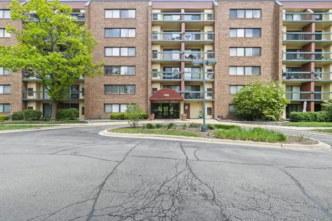 1800 Huntington Blvd #307, Hoffman Estates, IL 60169