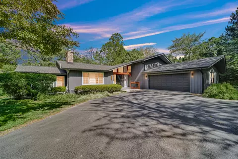 168 Rainbow Ln, Trout Valley, IL 60013