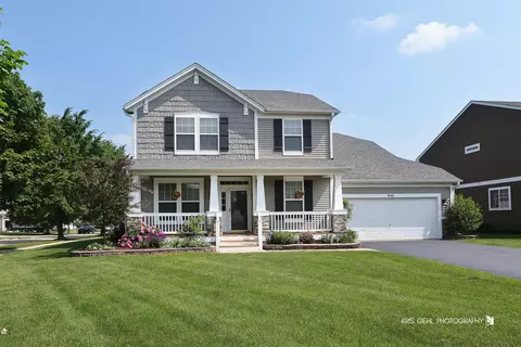 848 Timber Lake Dr, Antioch, IL 60002