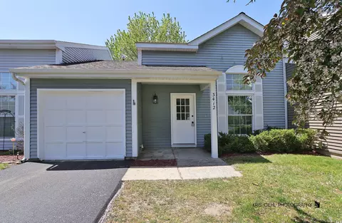 3412 Greenwich Ln, Island Lake, IL 60042