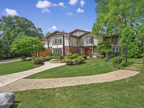6 Swaps Ct, Oak Brook, IL 60523