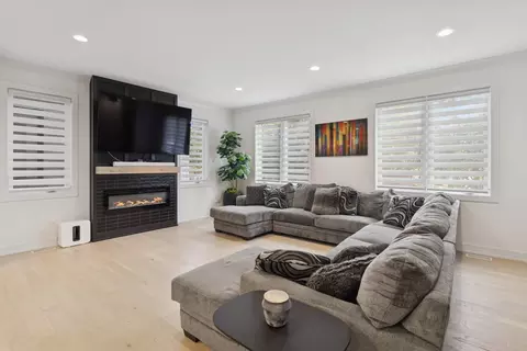 218 E 46th St, Chicago, IL 60653 photo 4