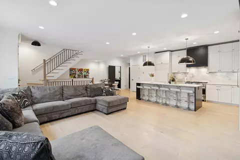 218 E 46th St, Chicago, IL 60653 photo 5