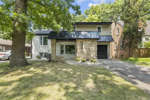 2200 W Crescent Ave, Park Ridge, IL 60068