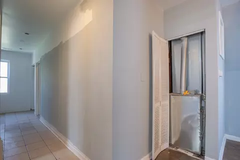 Entry Way - 6714 S Champlain Ave, Chicago, IL 60637 photo 2 of 2