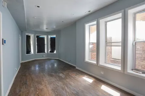 Living - 6714 S Champlain Ave, Chicago, IL 60637 photo 1 of 3