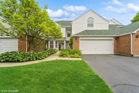 128 Pembroke Cir, Lake Bluff, IL 60044