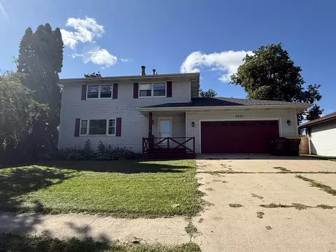 2007 Winchester Dr, Freeport, IL 61032 photo 1